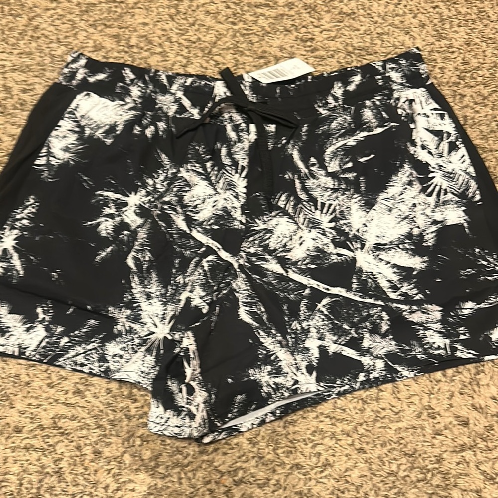 TORRID LOVESICK COLOR BLOCK PULL-ON SHORTS: STRETCH WOVEN: PALMS BLACK:NWT: SZ 1